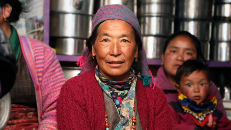 HDFA-Ghunsa-Lady-1-1200px